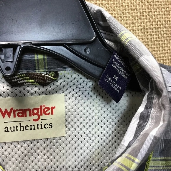 Wrangler Vented Button Front Long Sleeve Shirt Med - Picture 6 of 7
